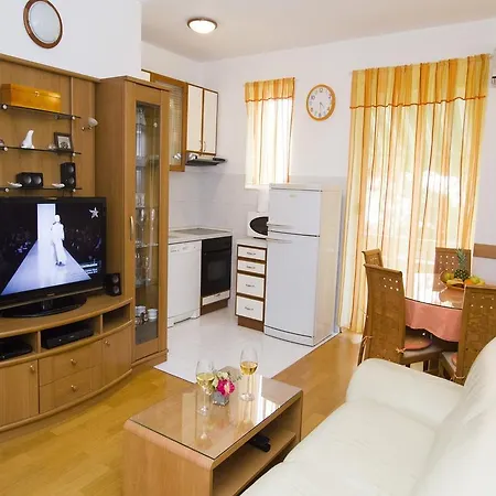 Klarina Apartment *