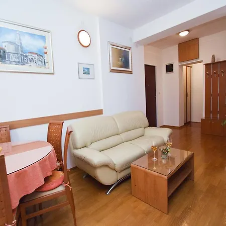 Klarina Apartment *