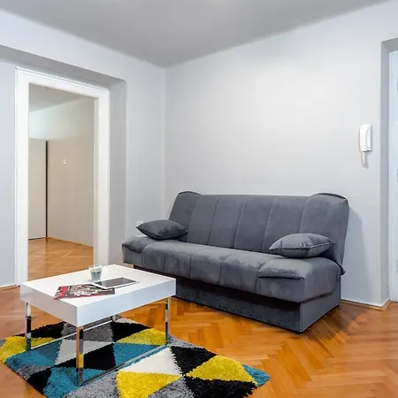 Klarina Apartment *